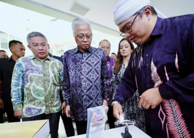 adi hafiz with Dato Sri' Ismail Sabri Yaakob